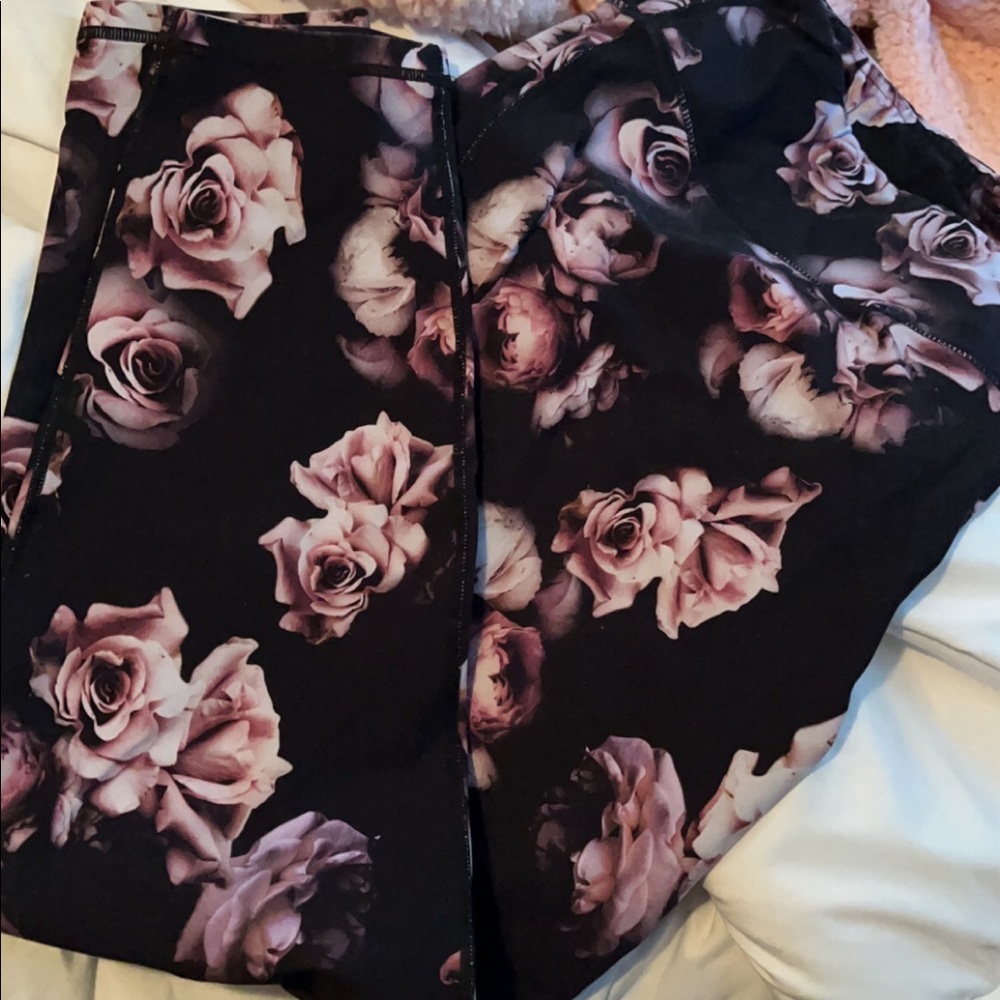 Torrid Active Rose Print Leggings Size 4